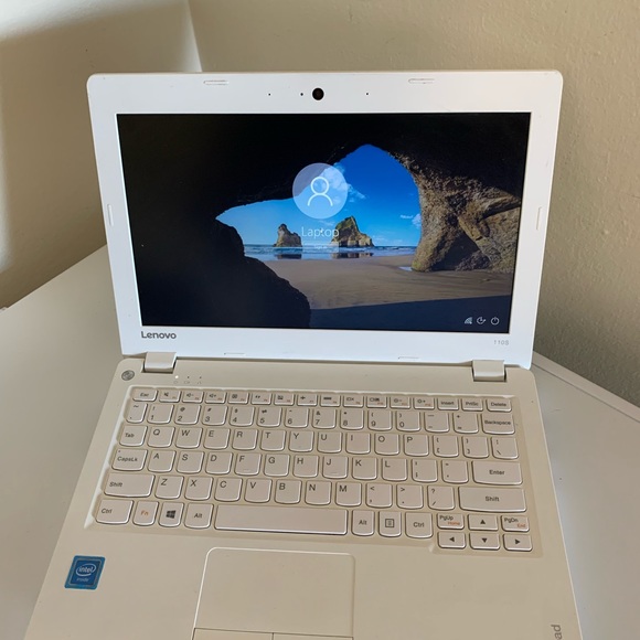 Lenovo Ideapad, & Intel inside, & Made 2017 - Picture 3 of 9